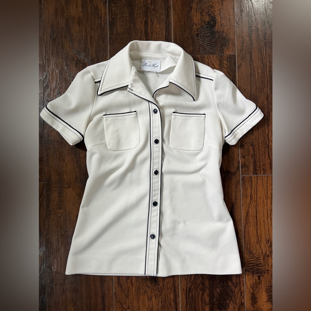 Vintage 70s Butte Knit button top in white, fits a small